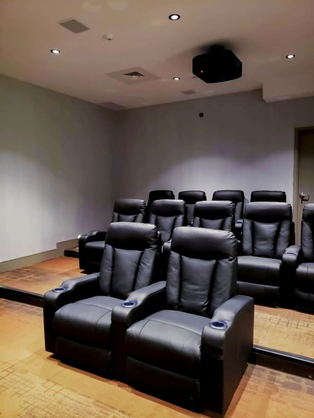 restays-ottawa-theater-room-3.jpg