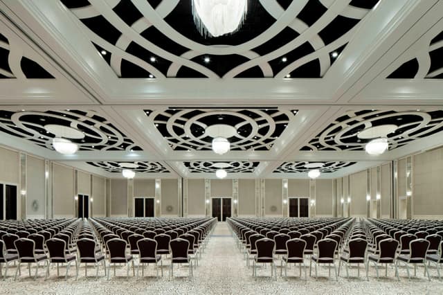 auhxr-regal-ballroom-6704-hor-clsc.jpg