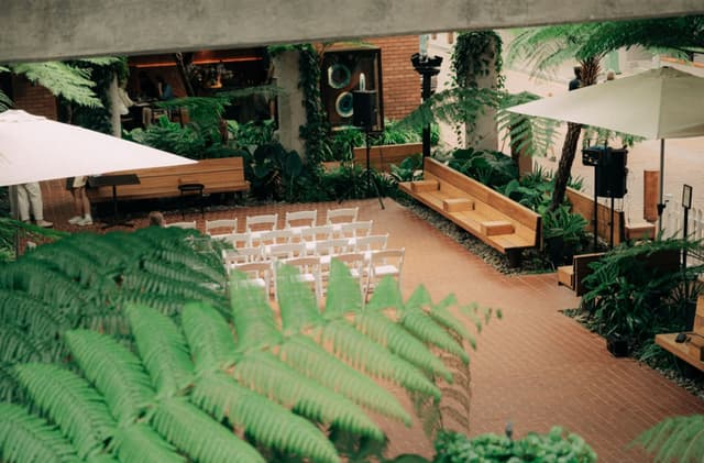  Courtyard Dining Area