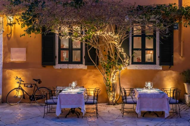 venetian-well-fine-dining-restaurant-corfu-old-town-exterior-29.jpg