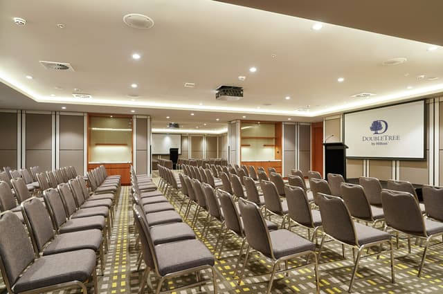 DoubleTree-by-Hilton-Perth-Northbridge-Wattle-Jarrah-Meeting-Rooms-Theatre-Setup.jpg