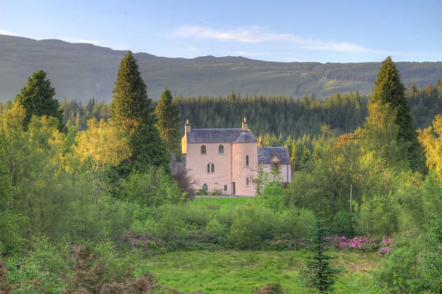 Duchray Castle, The West Wing and The Lodge