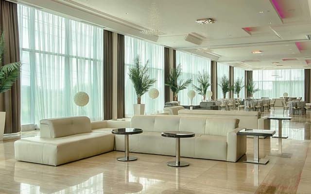 Le-Crystal-Lounge-1.jpg