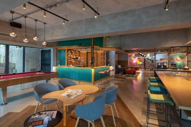 Komune Lounge 1.jpg