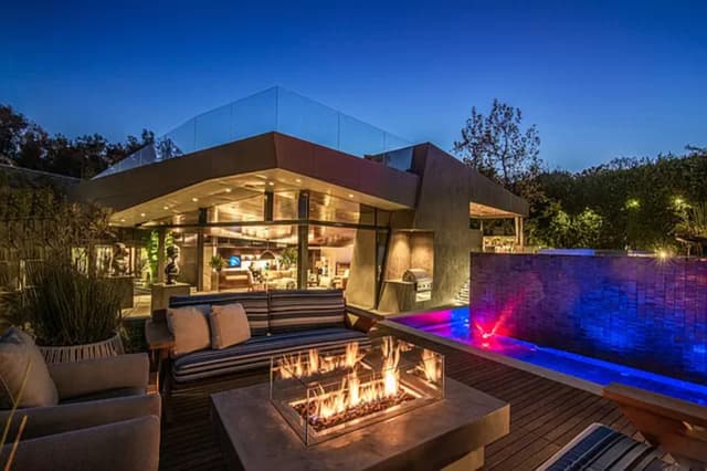 Outdoor Seating Area and Firepit (1).jpg