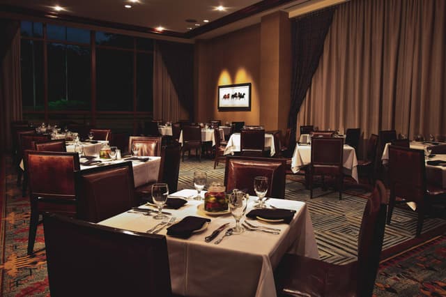 Bobs-Steak-Chop-House-Fort-Worth-Dining-Room.jpg