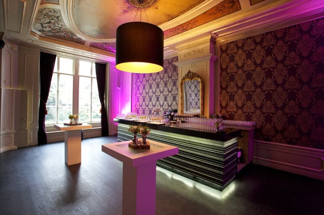 House-of-Amsterdam-salon-bar.jpg