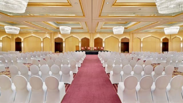 50561607-the-ritz-carlton-dubai-meetings-events-louloua-theatre-set-up-2_Wide-Hor.jpg