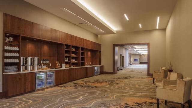 Hyatt-Regency-Aurora-Denver-Conference-Center-P013-Conference-Center-Break-Foyer.jpg