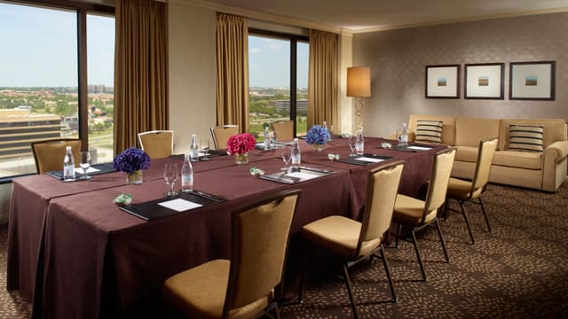 dalman-omni-mandalay-hotel-las-colinas-parlor-conference.jpg