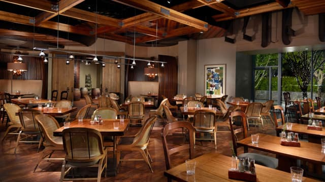 daldtn-texas-spice-main-dining-room.jpg