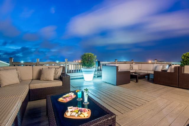 rooftop_lounge_galveston_tx.jpg