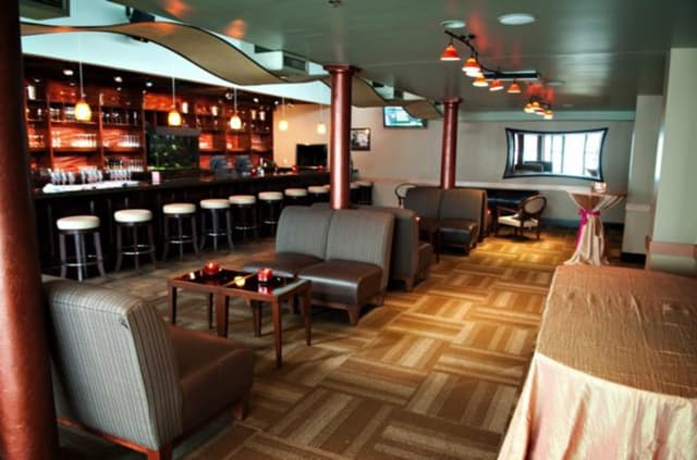 Lounge with Full Bar