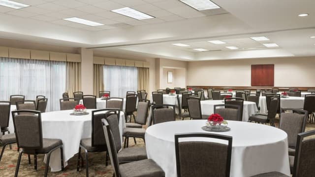 banquet-style-meeting-room.jpg