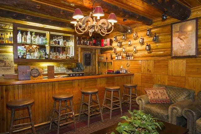 lodge-bar.jpg