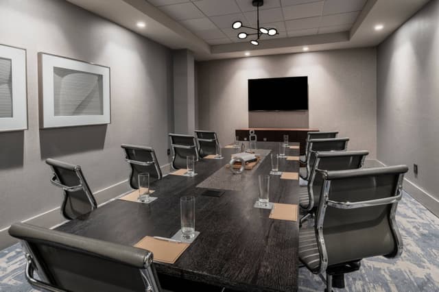 bospp-executive-boardroom-2521-hor-clsc.jpg