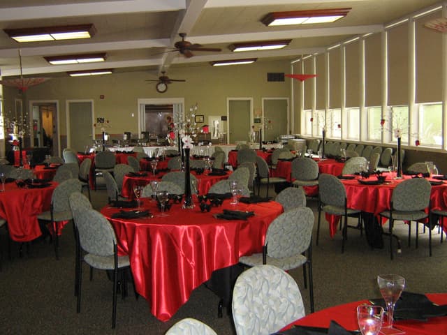 Curtis-Hall-Wedding-Red-Linens.jpg