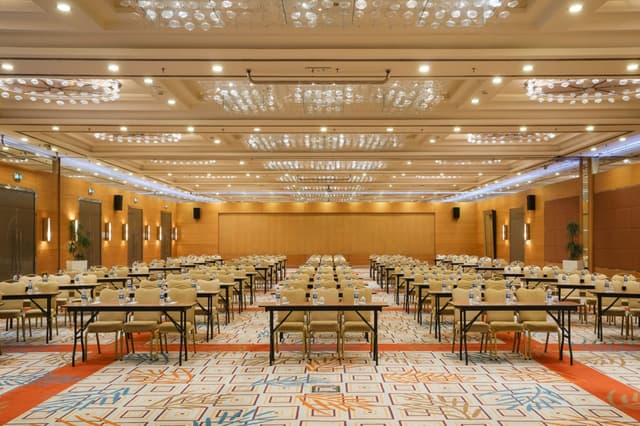 esbsi-ballroom-classroom-7747-hor-clsc.jpg