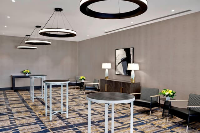yycbv-foyer-4837-hor-clsc.jpg