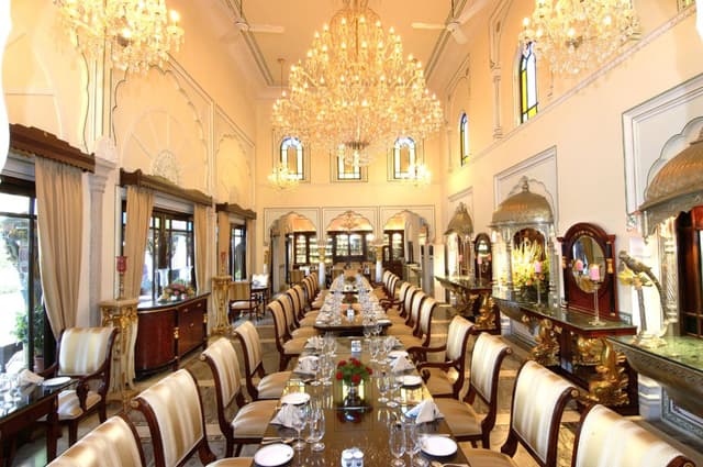 Dining-at-The-Raj-Palace.jpg