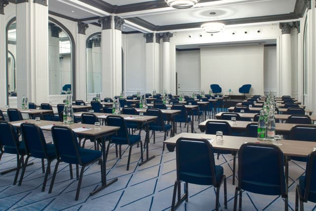 mc-paroa-paroa-vendome-classroom-20260_Classic-Hor.jpg
