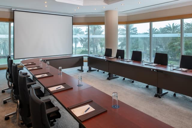 dxbjs-panorama-meeting-8087-hor-clsc.jpg