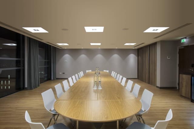 edihw-boardroom-0032-hor-clsc.jpg