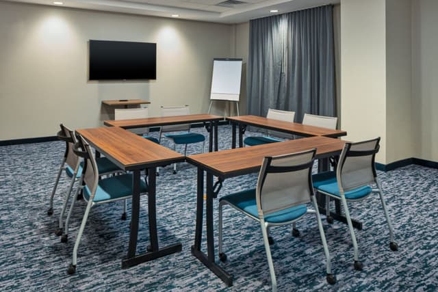 fi-ewbfs-meeting-room-20761_Classic-Hor.jpg