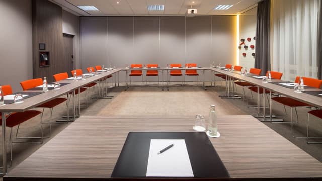 FRAJF-P0013-Meeting-Room-Duesseldorf.jpg