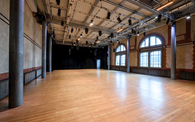 radialsystem-saal_c_phil-dera_phd_2098-hdr.jpg
