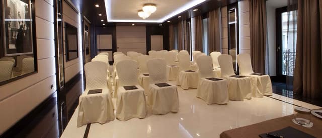large_sala_borghese_meetings_baglioni_hotel_regina_65820179b7.jpg