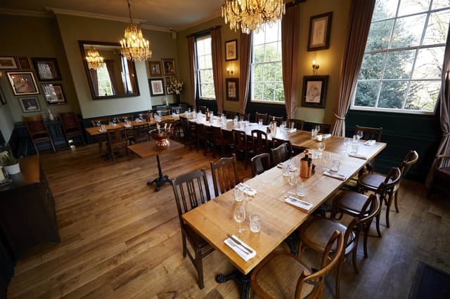 hollybush_mal0308.jpg