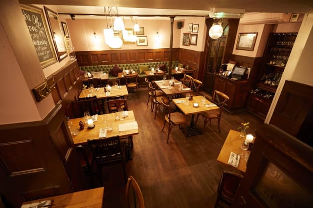 hollybush_mal0097.jpg