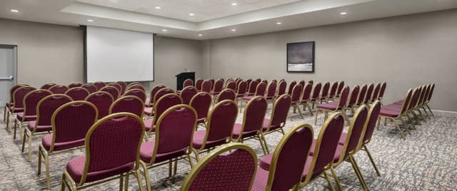 cleines-conference-room-theater-01.jpg