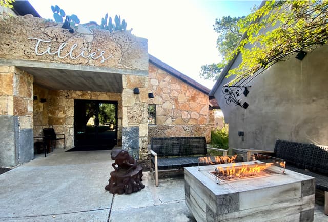 Exterior+of+Tillie%27s+with+Firepit.jpg