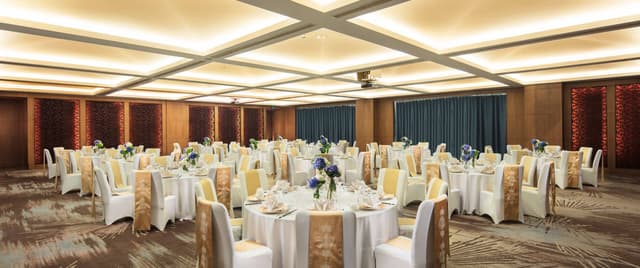 signature-ballroom-round-table.jpg