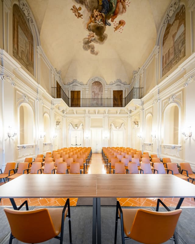 NH_Collection_Firenze_Palazzo_Gaddi_Meeting_Rooms_Theatre_Setup_Sala_Delle_Feste_Desk.jpg