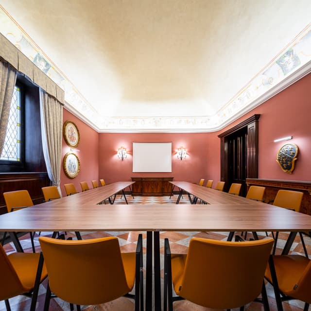 NH_Collection_Firenze_Palazzo_Gaddi_Meeting_Rooms_Ushape_Setup_Arrighetti_Light_On.jpg