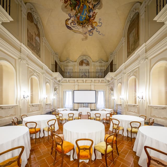NH_Collection_Firenze_Palazzo_Gaddi_Meeting_Rooms_Cabaret_Setup_Sala_Delle_Feste_Chair.jpg