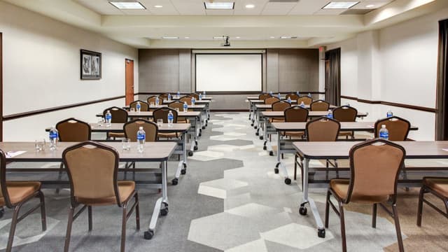 Hyatt-Place-Chicago-Itasca-P038-Meeting-Classroom.jpg