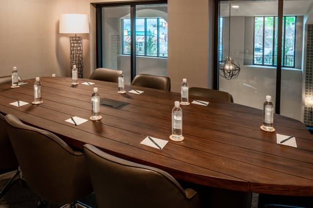 dfwsy-longhorn-boardroom-5694-hor-clsc.jpg