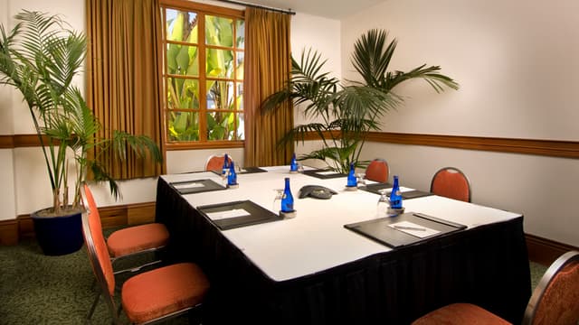 sanrst-omni-la-costa-meetings-office.jpg