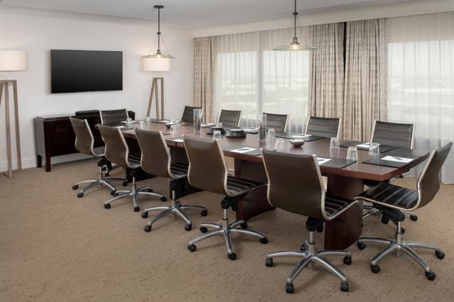 dfwwa-boardroom-7693-hor-clsc.jpg