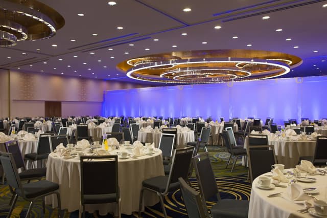 waspy-ballroom-0057-hor-clsc.jpg