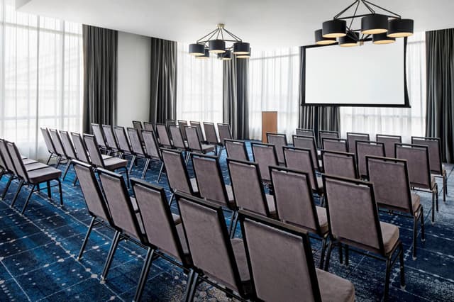 pitak-meeting-7289-hor-clsc.jpg