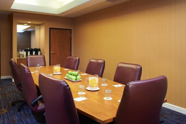 mcicv-boardroom-0040-hor-clsc.jpg