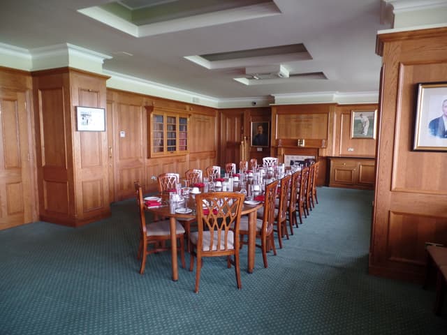 Committee-Room-v4.jpg
