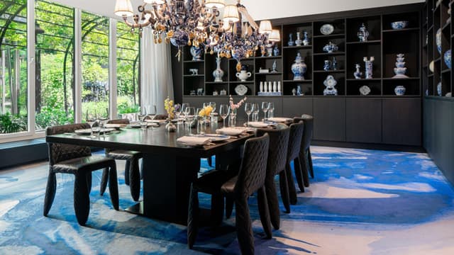 Andaz-Amsterdam-Prinsengracht-P461-Dinner-Delft-Blue.jpg