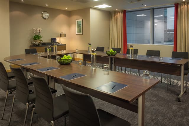 U-Shape-Meeting-Room-at-Hilton-London-Canary-Wharf.jpg