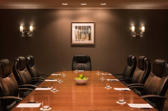 chies-boardroom-7631-hor-clsc.jpg